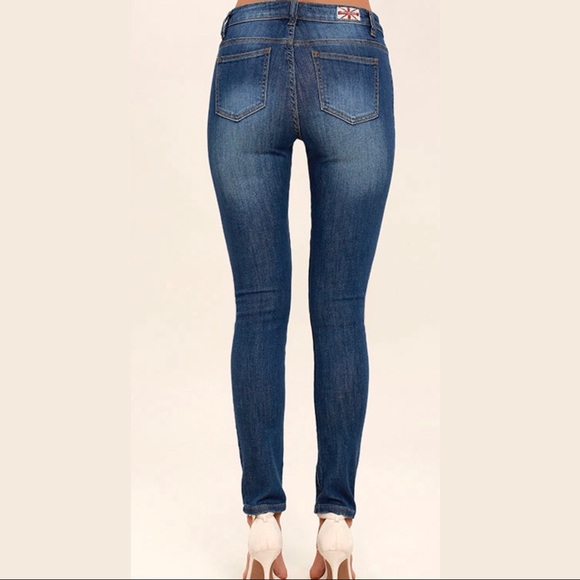 Lulu’s Distressed Flower Jeans - Picture 3 of 4